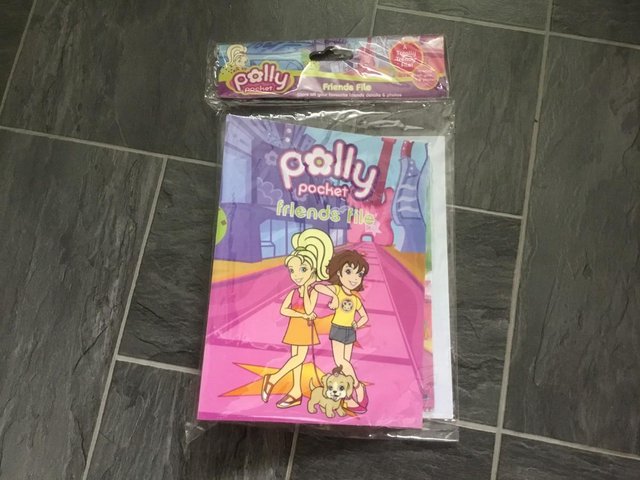 Preview of the first image of POLLY POCKET FRIENDS FILE / PHOTO ALBUM.