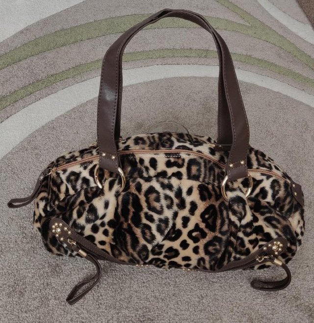Preview of the first image of Lovely Ladies Leopard Print Handbag By Pomegranate.