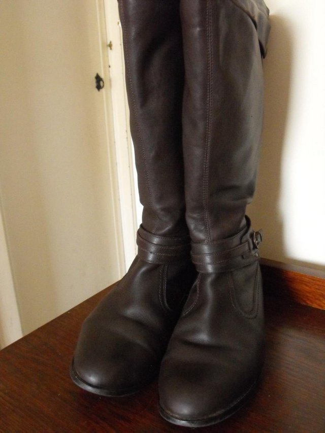 Preview of the first image of LADIES KNEE HIGH LEATHER BOOTS - SIZE 8-E,EXTRA WIDE CALF.