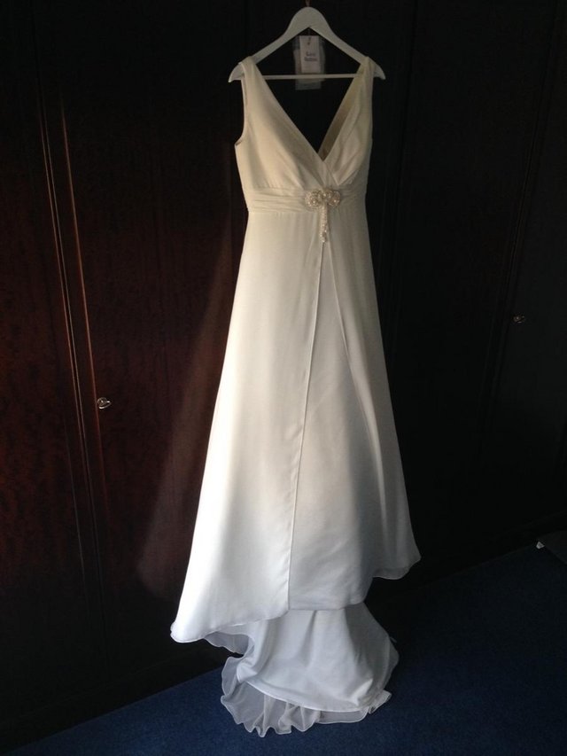 Image 3 of wedding dress size 18