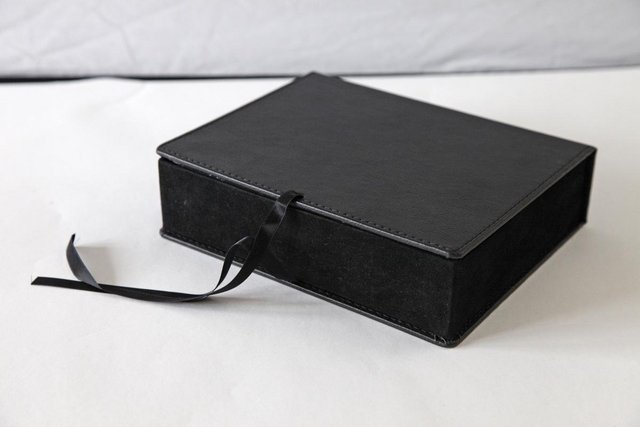 Image 3 of Leather Presentation Box for 7x5 Prints