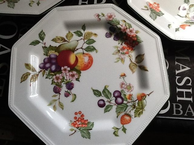 Preview of the first image of 4 dinnerplates 4 dishes 4 side plates.