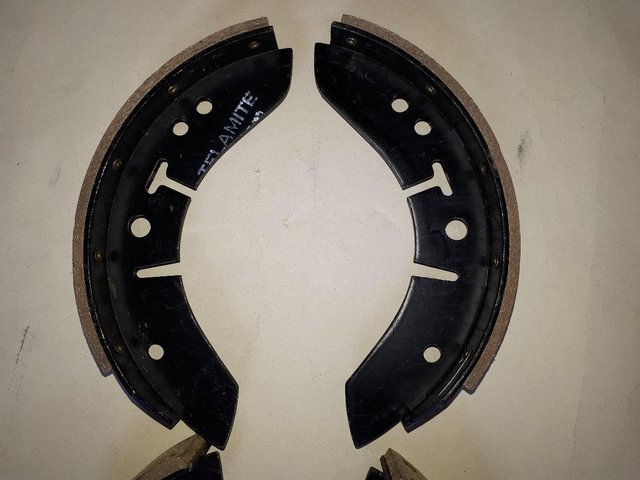 Image 3 of Vauxhall Victor F Type Rear Axle set Brake Shoes