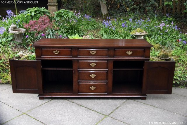 Image 51 of TITCHMARSH AND GOODWIN OAK DRESSER BASE SIDEBOARD HALL TABLE