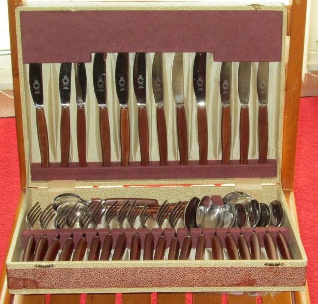 Image 2 of Canteen CUTLERY 40 pieces, s/steel rosewood handles