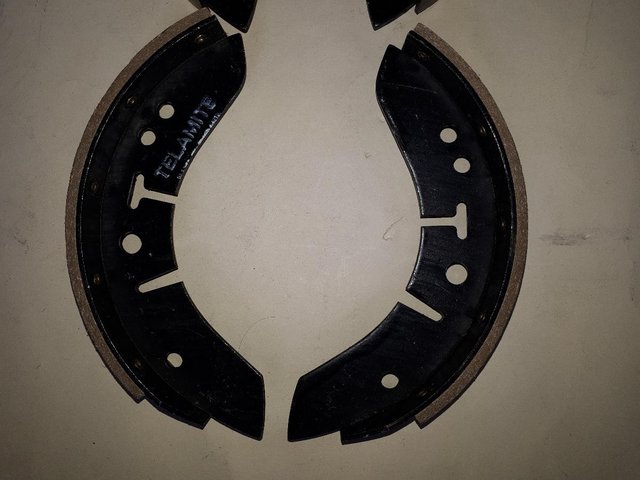Image 2 of Vauxhall Victor F Type Rear Axle set Brake Shoes