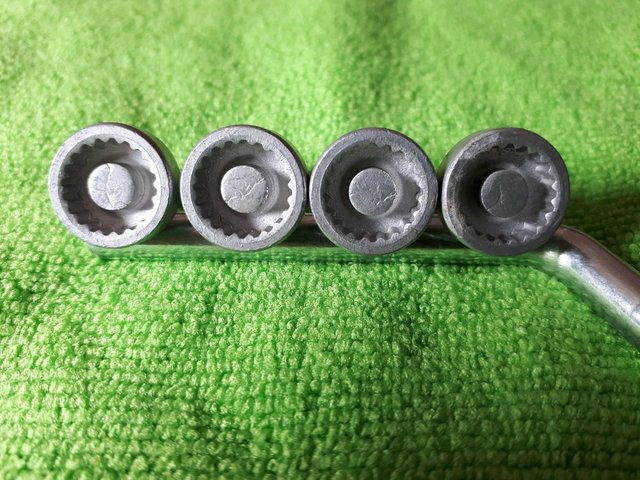 Image 2 of RenaultAlloy Wheel Centre Hub Cap Security Nuts And Key