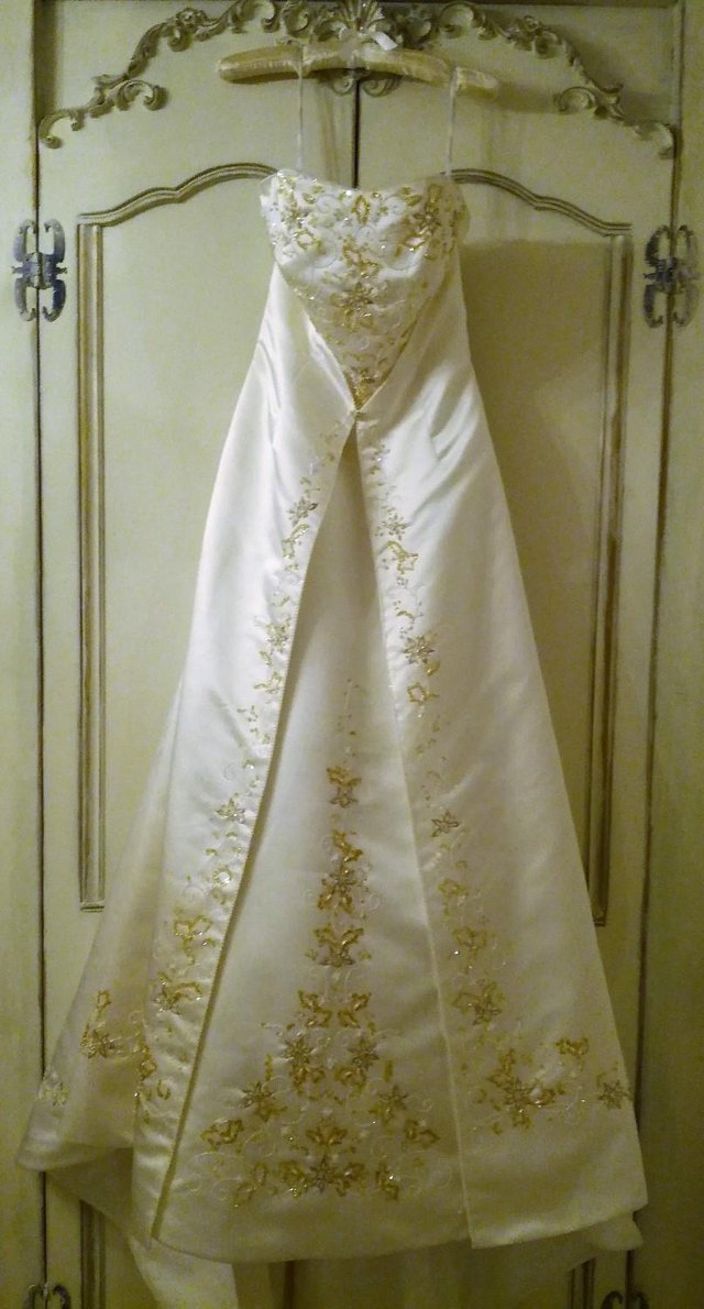 Preview of the first image of BRIDE ALFRED ANGELO WEDDING DRESS Pearl Gold Diamante Sequin.