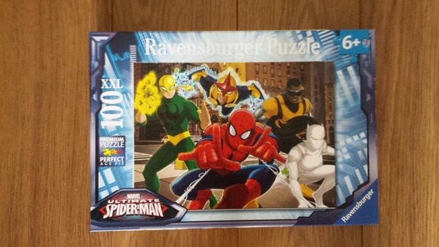 Preview of the first image of Marvel Ultimate Spiderman 100 piece XXL Jigsaw.