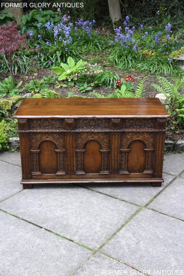 Image 5 of A TITCHMARSH AND GOODWIN CARVED OAK BLANKET BOX CHEST COFFER