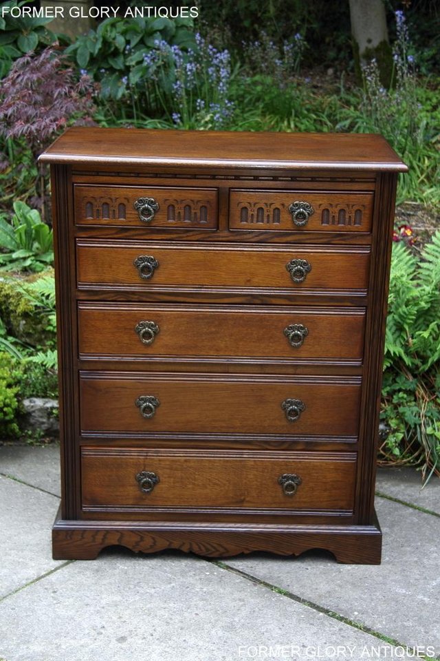 Image 71 of AN OLD CHARM CARVED LIGHT OAK CHEST OF SIX DRAWERS TV STAND