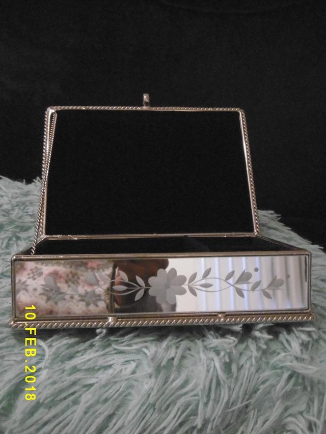 Image 3 of Small Mirror etched jewellery box