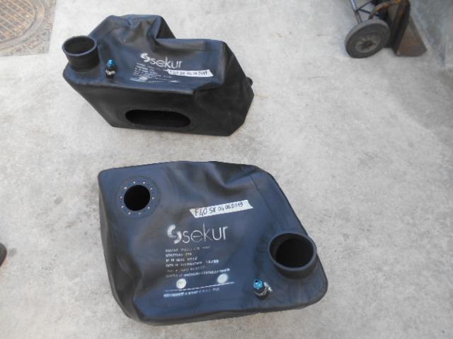 Image 2 of Fuel tank left and right for Ferrari F40