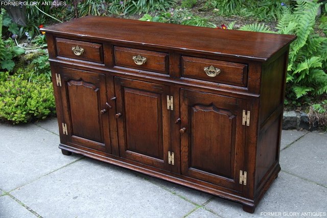 Image 2 of A TITCHMARSH AND GOODWIN OAK SIDEBOARD DRESSER BASE CABINET