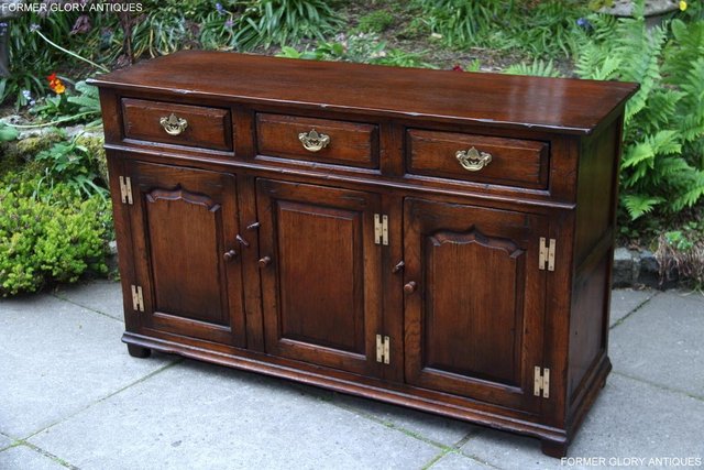 Image 19 of A TITCHMARSH AND GOODWIN OAK SIDEBOARD DRESSER BASE CABINET