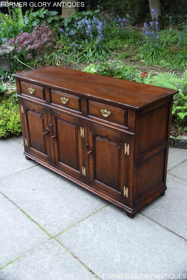 Image 27 of A TITCHMARSH AND GOODWIN OAK SIDEBOARD DRESSER BASE CABINET