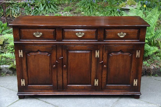 Image 29 of A TITCHMARSH AND GOODWIN OAK SIDEBOARD DRESSER BASE CABINET
