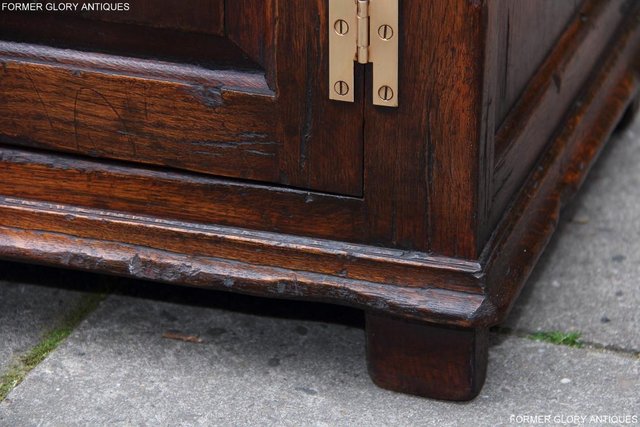 Image 45 of A TITCHMARSH AND GOODWIN OAK SIDEBOARD DRESSER BASE CABINET