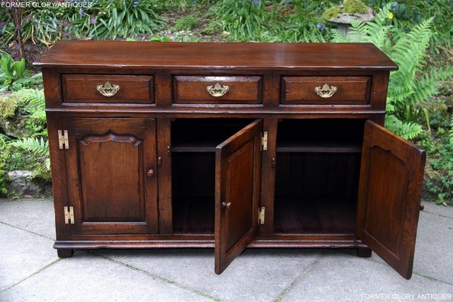 Image 59 of A TITCHMARSH AND GOODWIN OAK SIDEBOARD DRESSER BASE CABINET