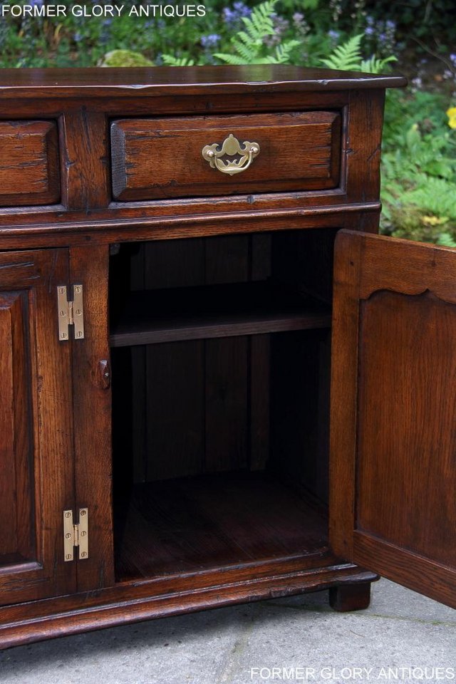 Image 72 of A TITCHMARSH AND GOODWIN OAK SIDEBOARD DRESSER BASE CABINET