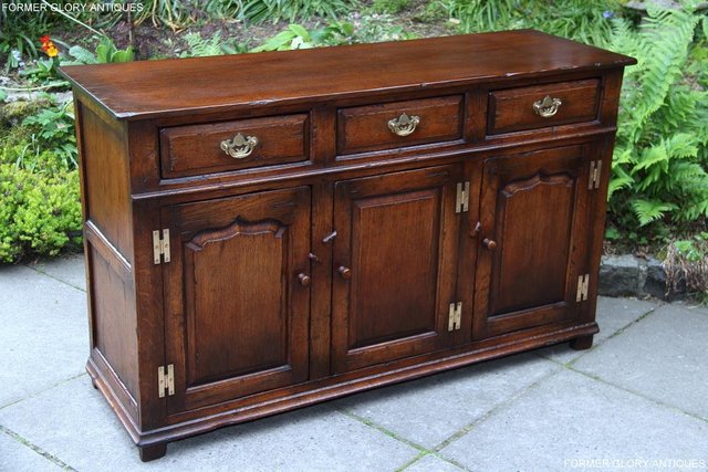 Image 95 of A TITCHMARSH AND GOODWIN OAK SIDEBOARD DRESSER BASE CABINET