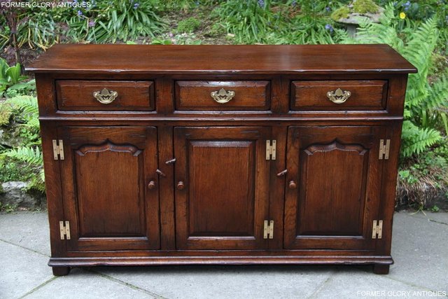 Image 97 of A TITCHMARSH AND GOODWIN OAK SIDEBOARD DRESSER BASE CABINET