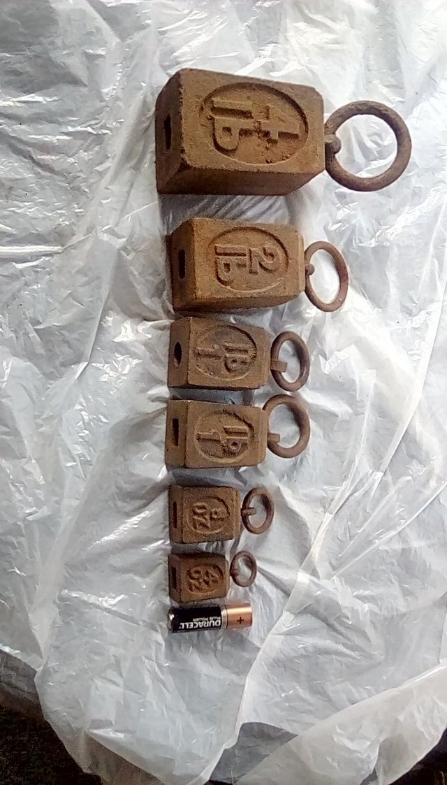 Image 3 of 6 x Vintage Cast Iron Weights with Ring