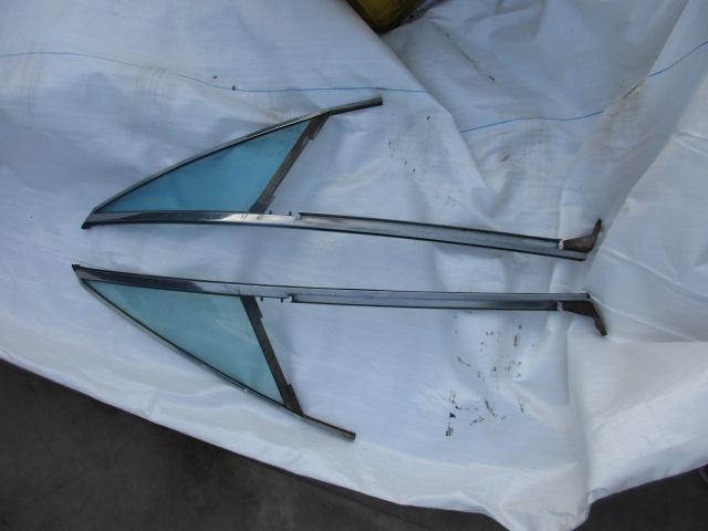 Image 2 of Deflector glass with frames for Citroen Sm