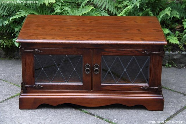 Preview of the first image of OLD CHARM TUDOR BROWN OAK TV STAND TABLE DVD CABINET UNIT.