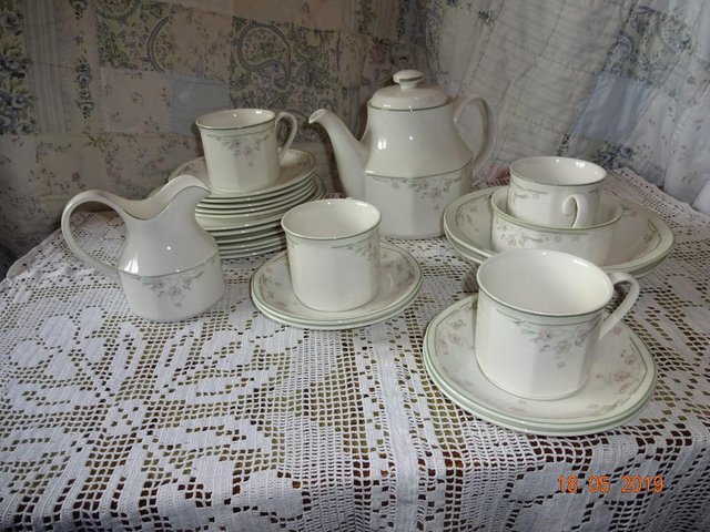 Image 2 of Royal Doulton Caprice Tea Service