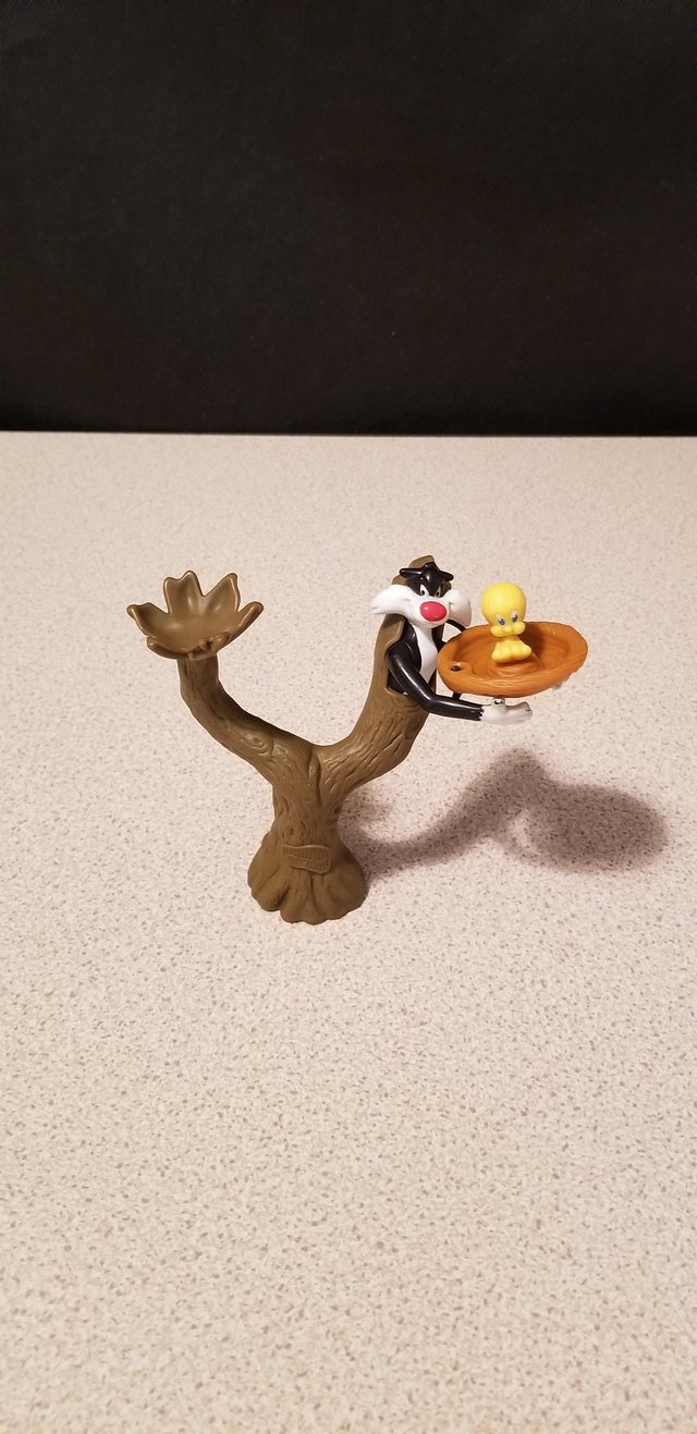 Preview of the first image of Looney Tunes Active Sylvester & Tweety Pie McDonalds Toy.