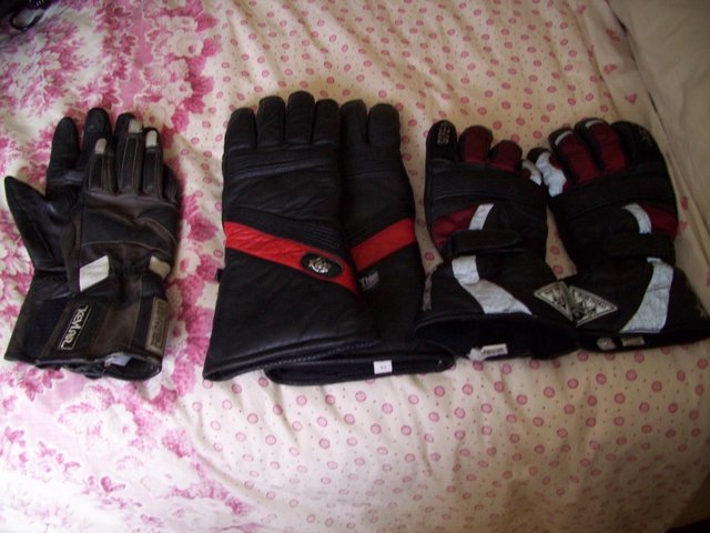 Preview of the first image of Leather gloves.