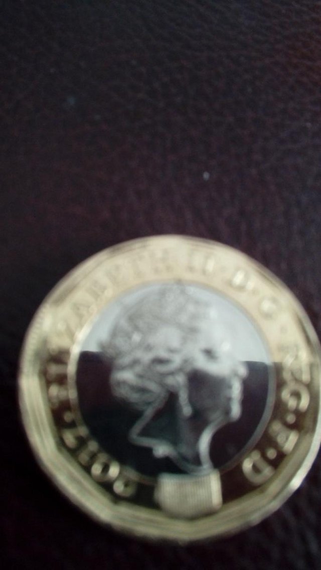 Image 10 of £1 coin thats got a missprinting fault date 2017