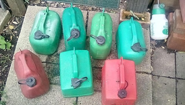 Preview of the first image of 7 x 5l plastic petrol cans.