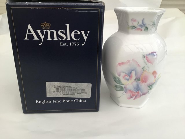 Image 2 of Aynsley Little Sweetheart Chelford vase M/S