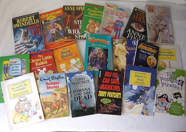 Preview of the first image of BUNDLE OF 20 CHILDREN’S BOOKS - GOOD CONDITION.