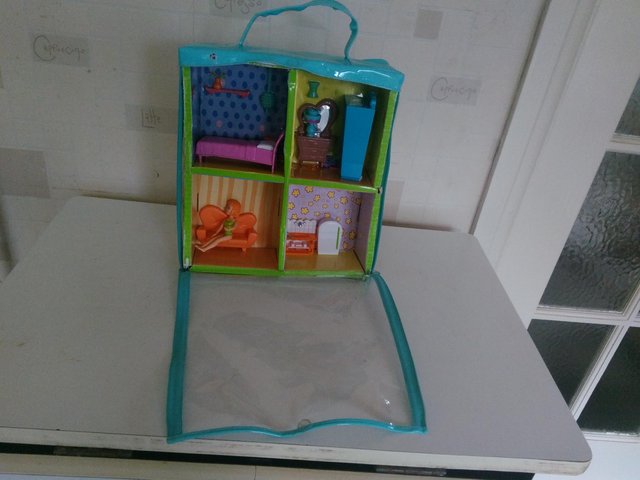 Image 2 of Polly Pocket Trendy Town House