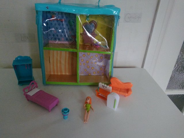 Preview of the first image of Polly Pocket Trendy Town House.
