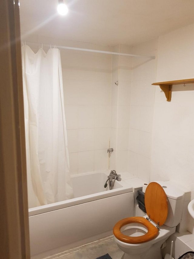 Image 3 of 1 bed studio flat self contained, private parking, Luton