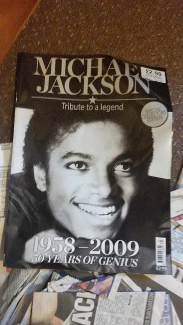 Image 7 of Michael Jackson Magazines and newspaper clippings