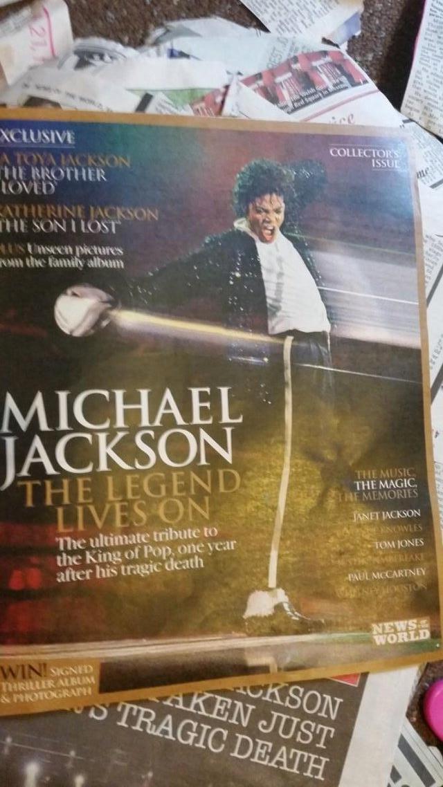 Preview of the first image of Michael Jackson Magazines and newspaper clippings.