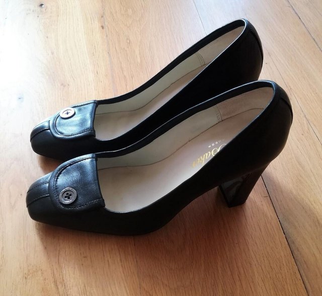 Preview of the first image of TED BAKER SHOES 100% Leather Court Black Size 41.