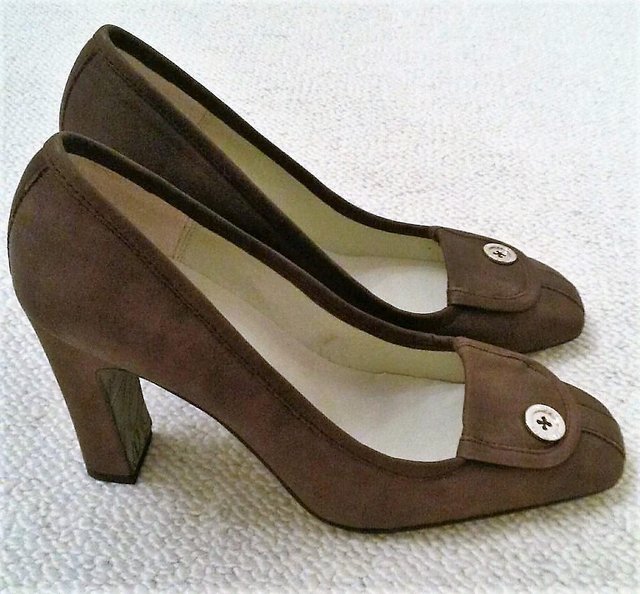 Preview of the first image of TED BAKER SHOES 100% Leather Court Brown Suede Size 41.