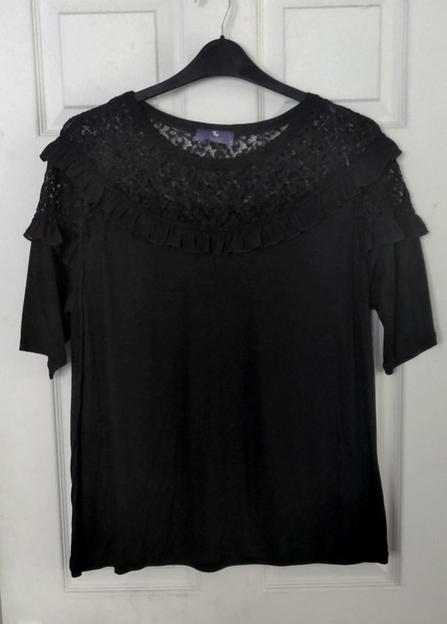 Preview of the first image of Ladies Black Short Sleeve Top With Lace Detail - Size 22  B1.