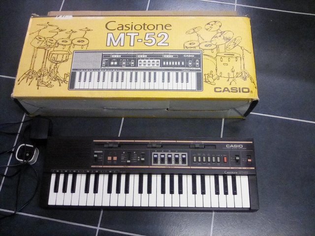 Image 3 of Casiotone MT-52 electronic keyboard