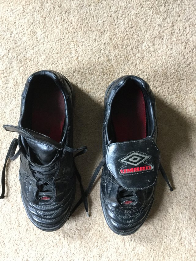 Preview of the first image of Vintage retro style Umbro trainers.