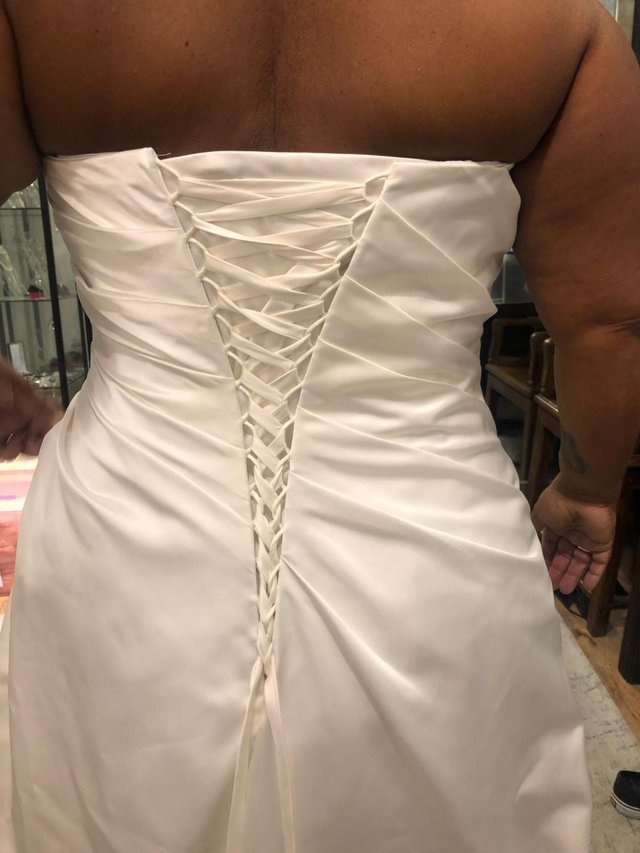 Preview of the first image of WEDDING DRESS WHITE CORSET WOTH LACE JACKET.