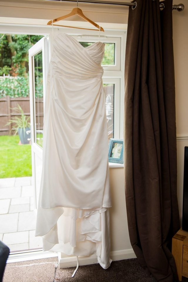Image 3 of WEDDING DRESS WHITE CORSET WOTH LACE JACKET