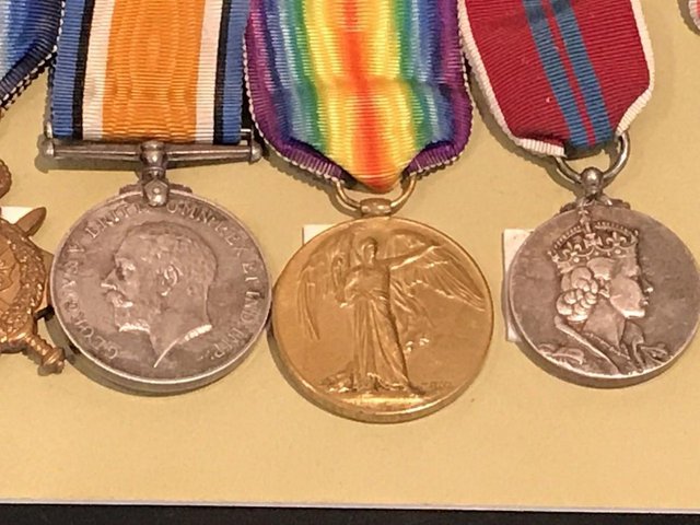 Image 3 of 1ww Group Of Medals Full Size With Miniatures