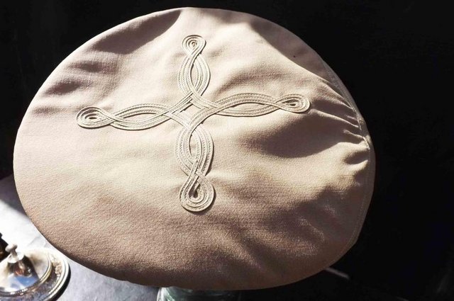 Image 6 of US Marine's hat and badge
